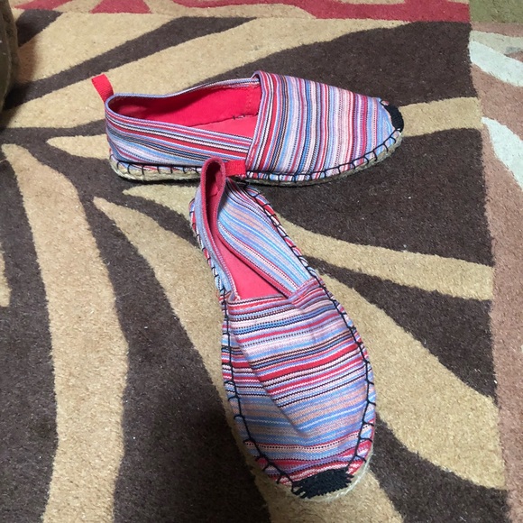 Shoes - Picture 7 of 8